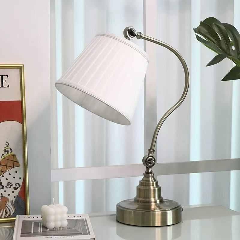 Lampioo Industrial Empire-Style Metal Desk Lamp with Curved Arm