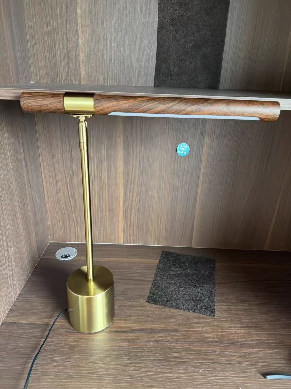 Lampioo Minimalist Wood LED Desk Lamp with USB Port